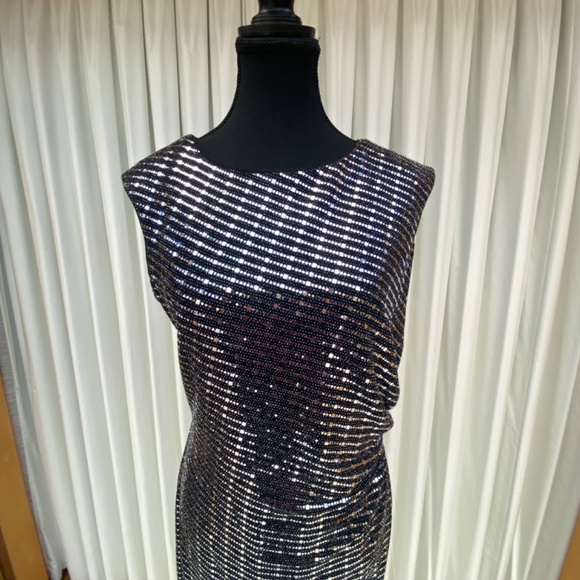 Sleeveless Sheath Dress with Ruching - Picture 3 of 7